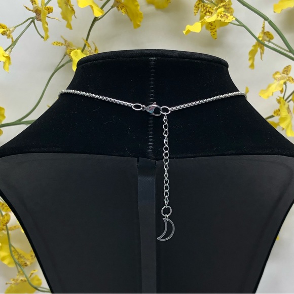 Hand Crafted Moss Agate Cherub Necklace - Picture 4 of 4